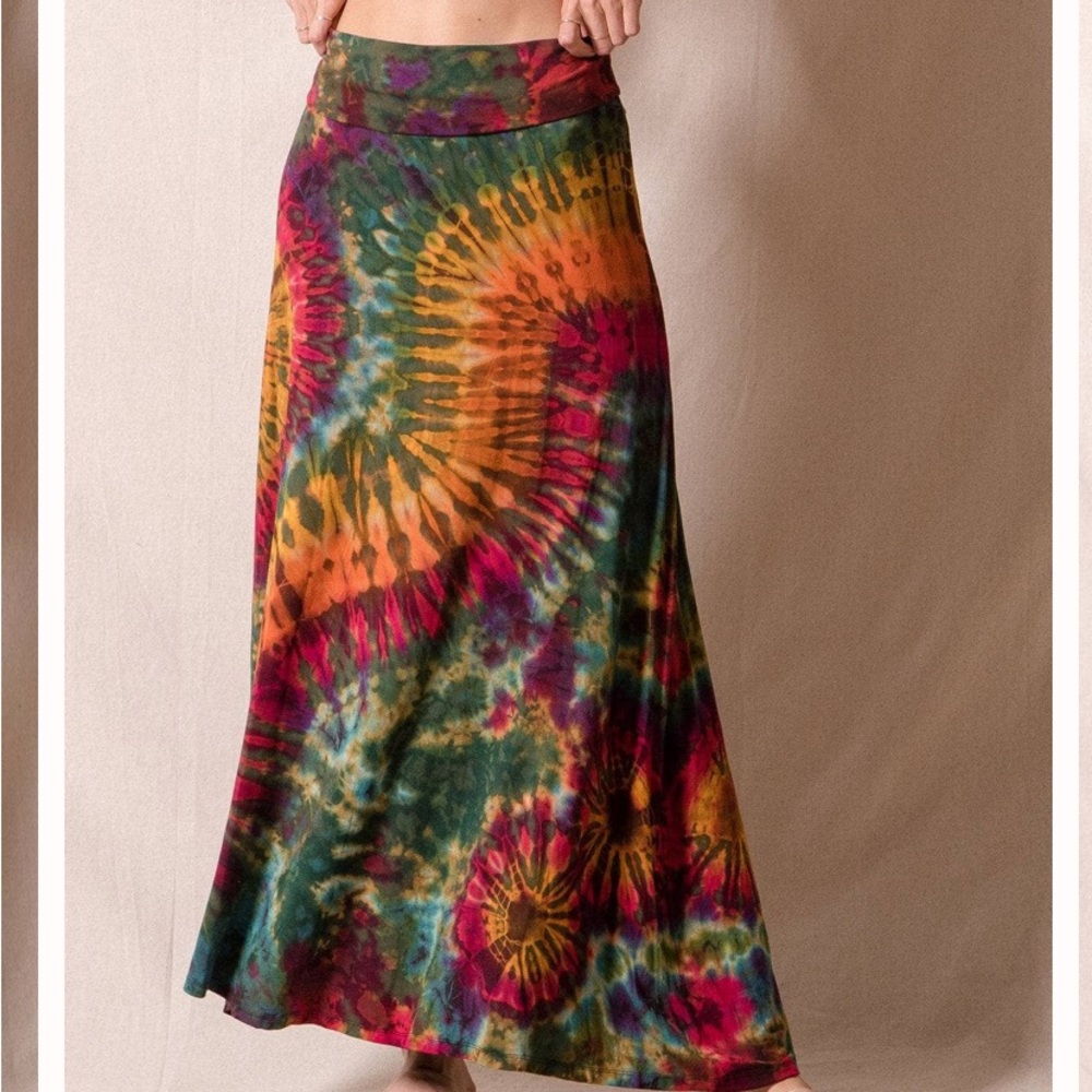 Sivana tie-dye maxi skirt